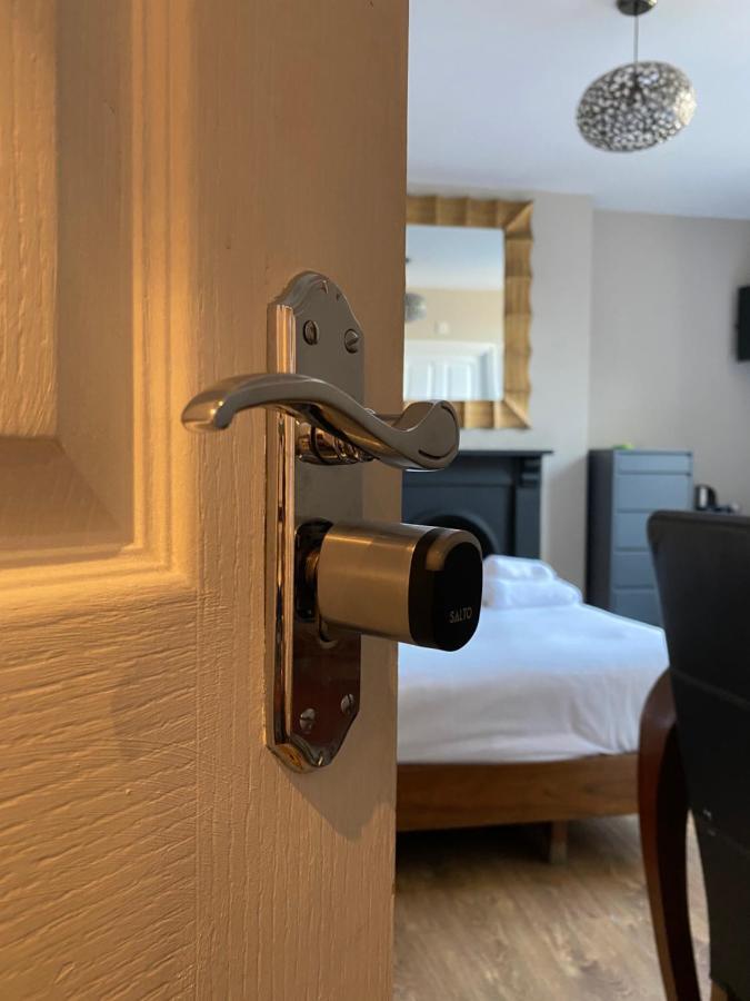 カーディフ ナンバー ワン ハンドレッド ベッド アンド ブレックファスト Bed & Breakfast エクステリア 写真