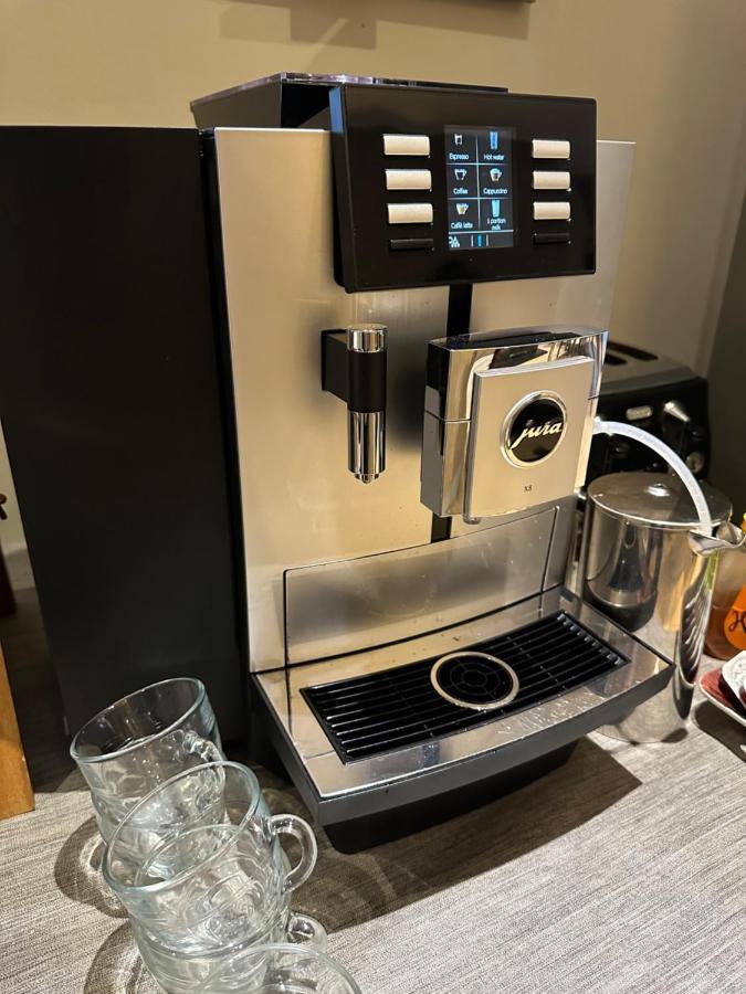 カーディフ ナンバー ワン ハンドレッド ベッド アンド ブレックファスト Bed & Breakfast エクステリア 写真