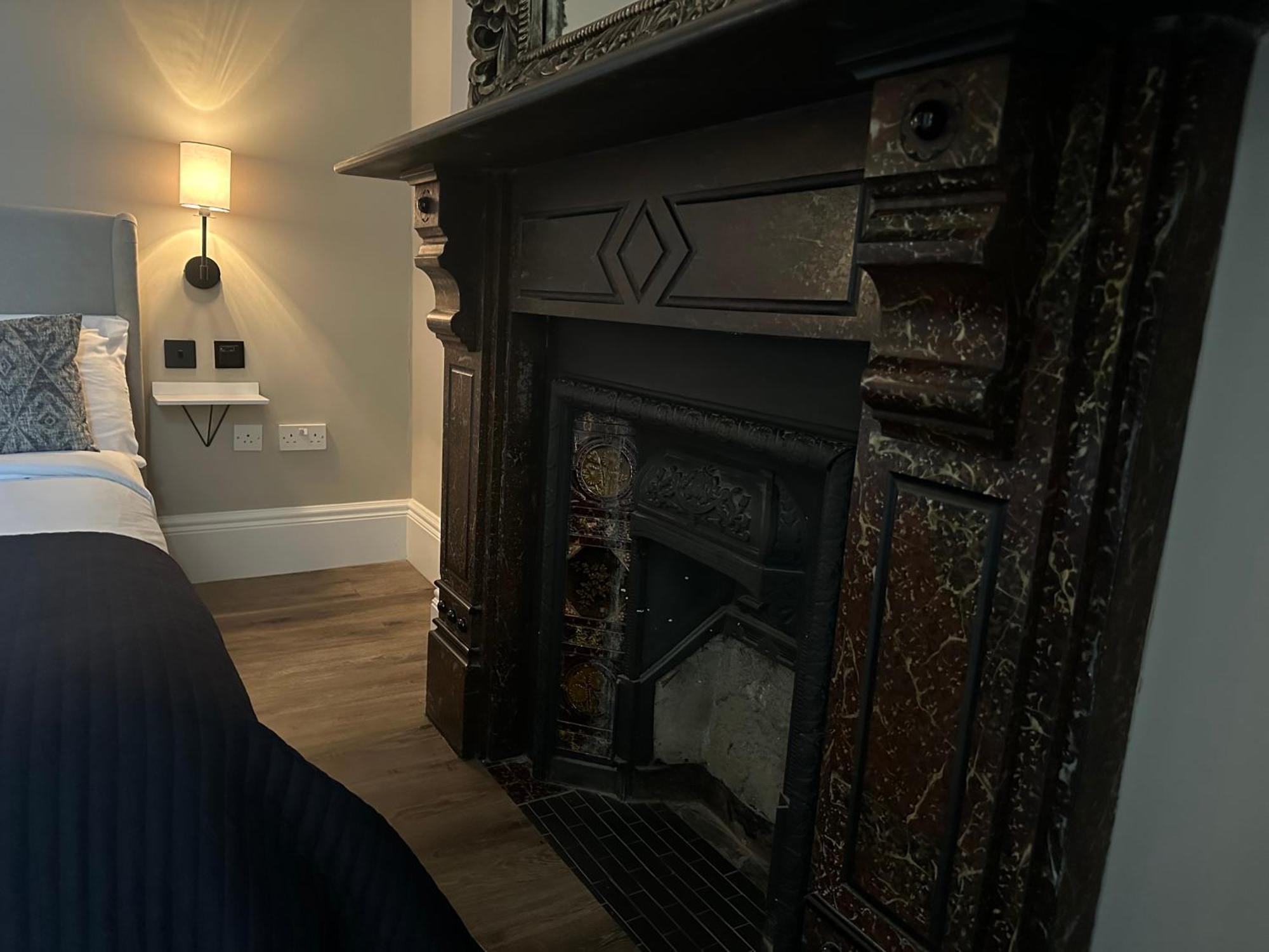 カーディフ ナンバー ワン ハンドレッド ベッド アンド ブレックファスト Bed & Breakfast エクステリア 写真