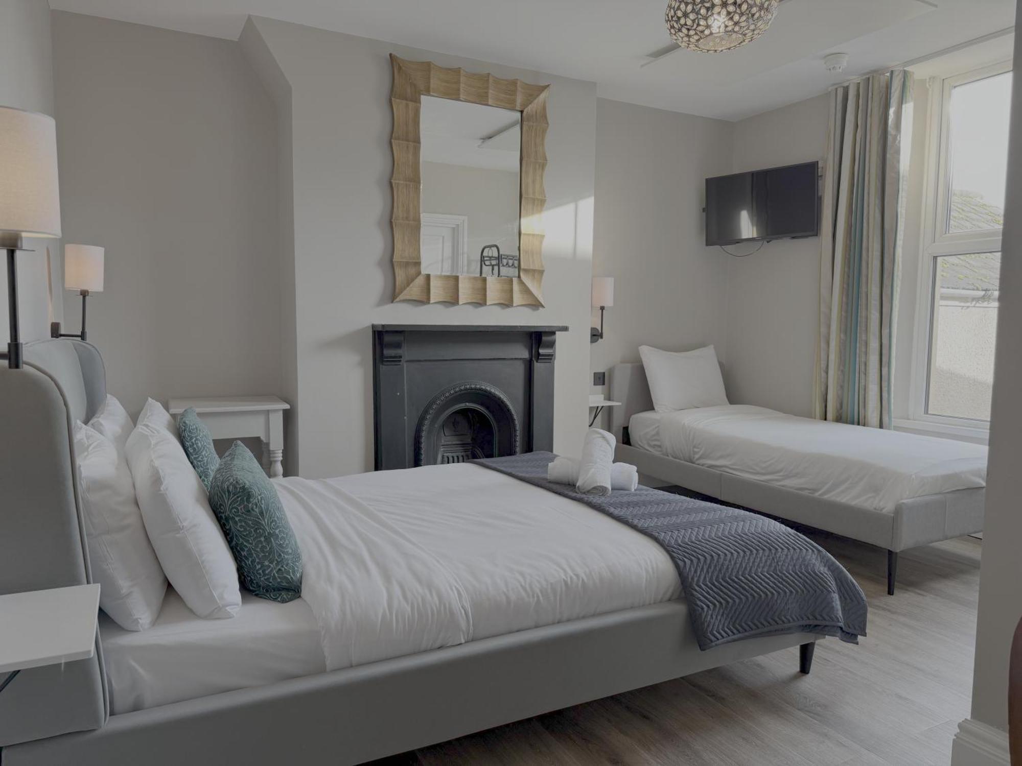 カーディフ ナンバー ワン ハンドレッド ベッド アンド ブレックファスト Bed & Breakfast エクステリア 写真